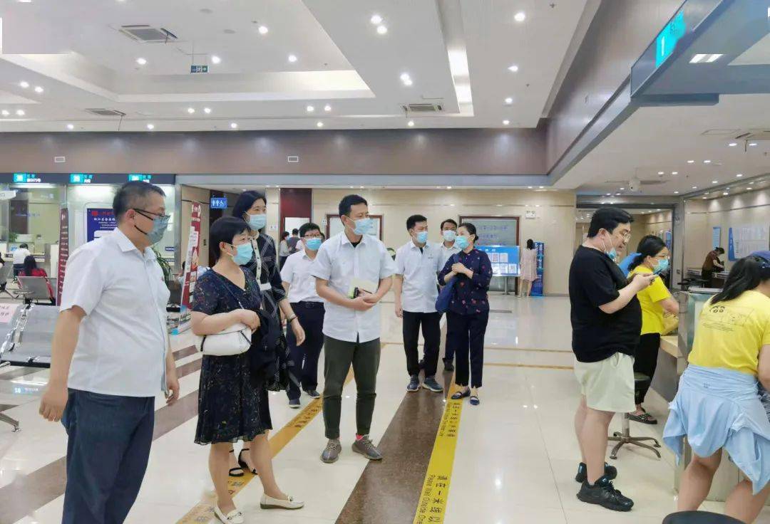 市交易中心党总支书记刘芳一行至区交易中心调研文明行业创建工作​