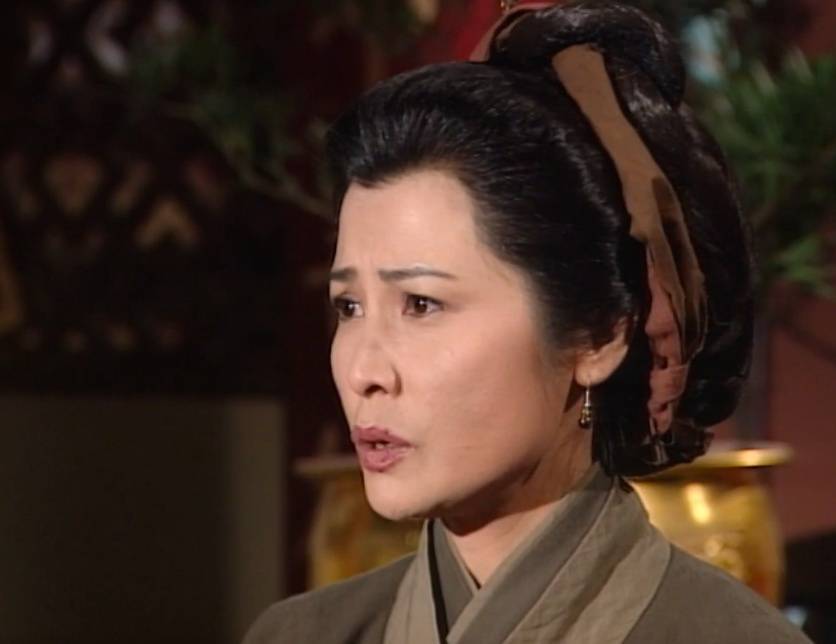 成龙发文悼念演员李丽丽：在片场她叫我弟弟，姐姐一路走好