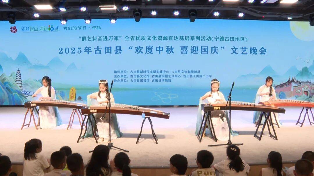 我县举办“欢度中秋 喜迎国庆”文艺晚会