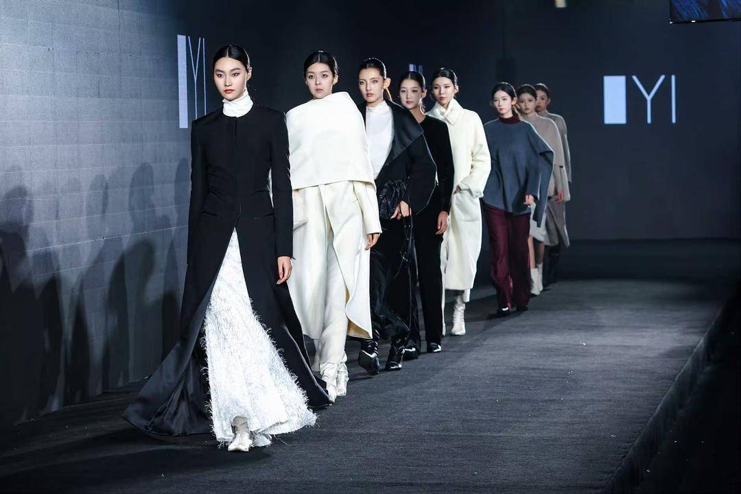 非遗惊艳、萌娃抢镜、大码模特出圈!南京国际时尚周看点太密