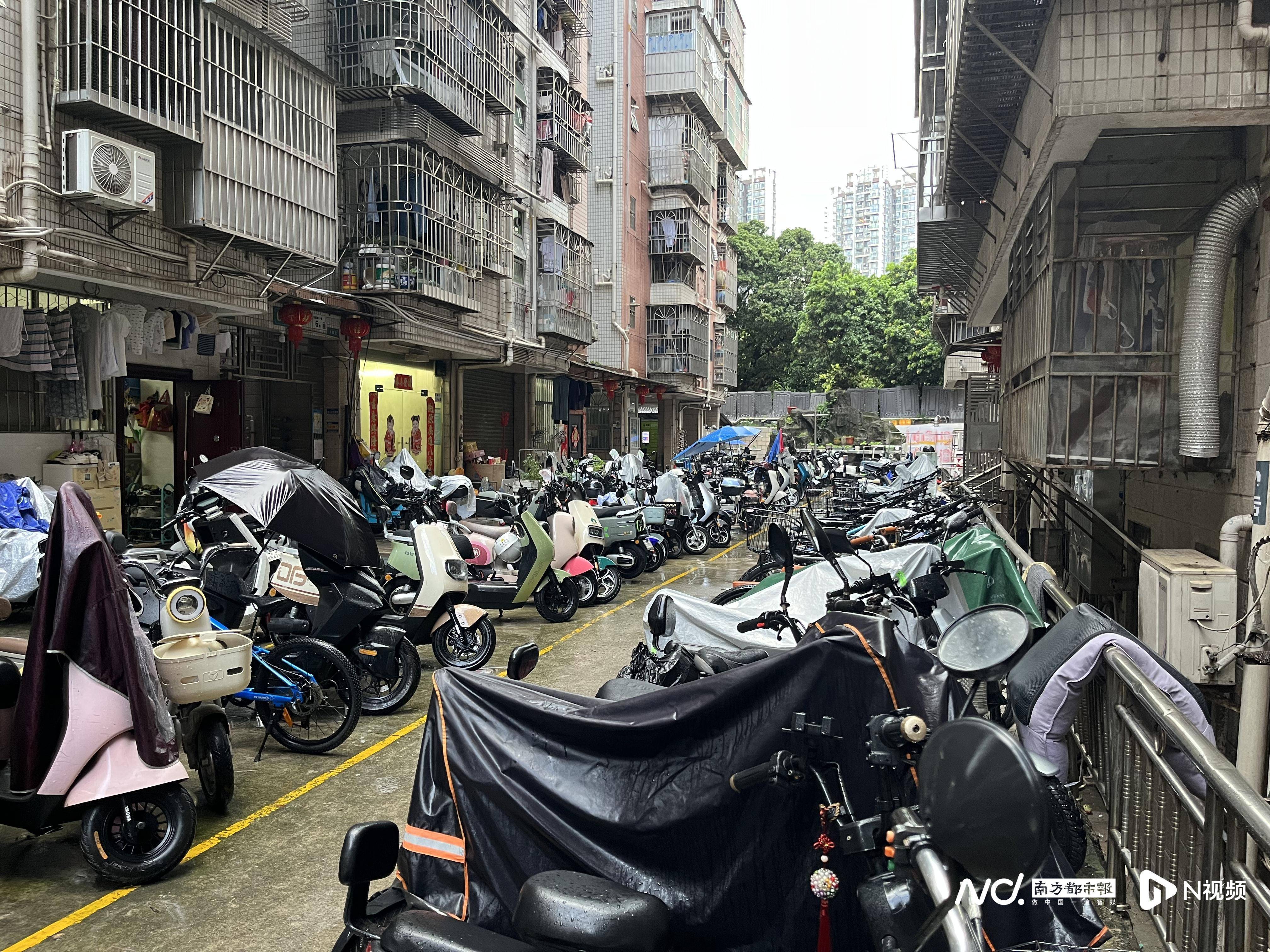 深圳一小区电动车管理引担忧,部门责令整改后,记者实探