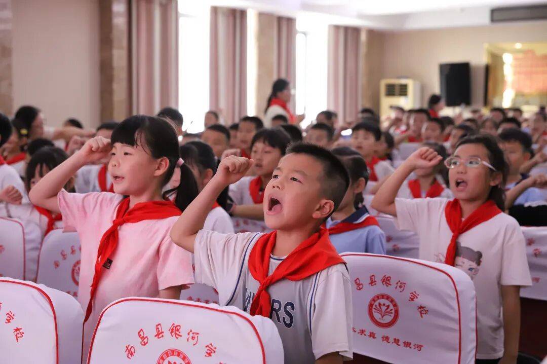 我县各级少先队组织开展“强国复兴有我 争当新时代好少年”建队日主题活动