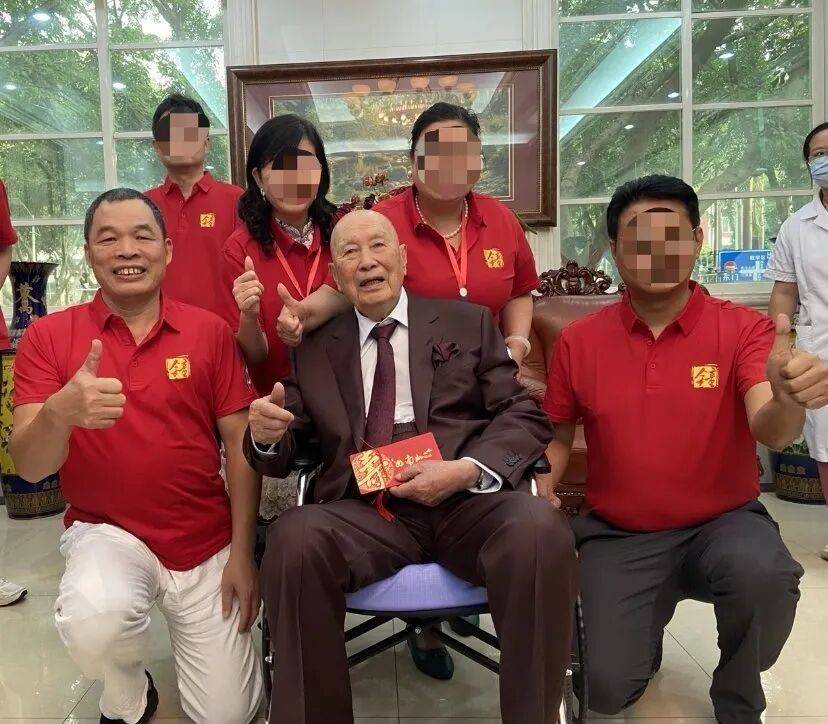 百岁院士声明“蹭合影”背后:双方交涉长达一年,均称付诸法律