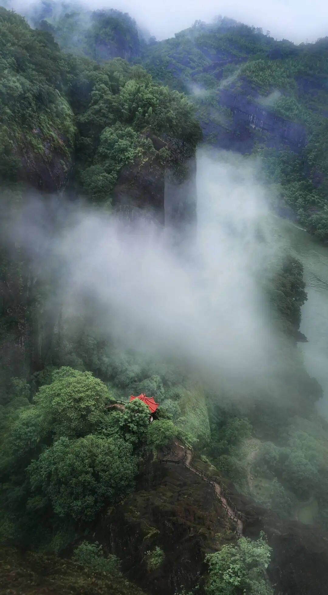 为什么年轻人迷上了爬山? | 秋高气爽,是时候出发了→