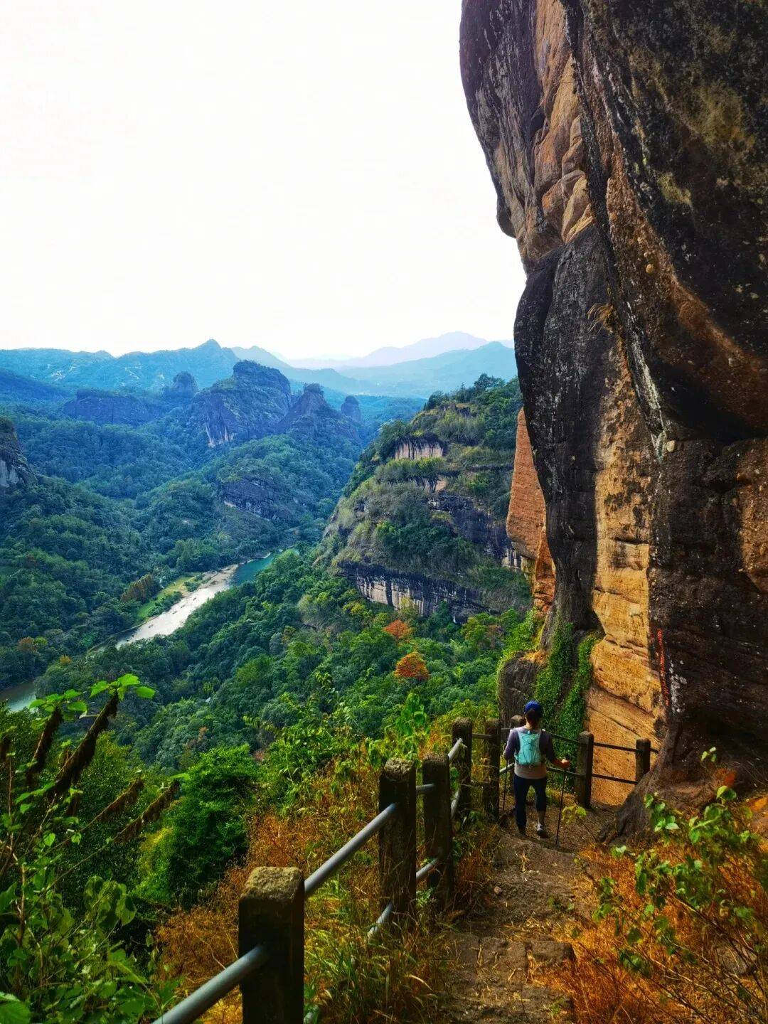 为什么年轻人迷上了爬山? | 秋高气爽,是时候出发了→