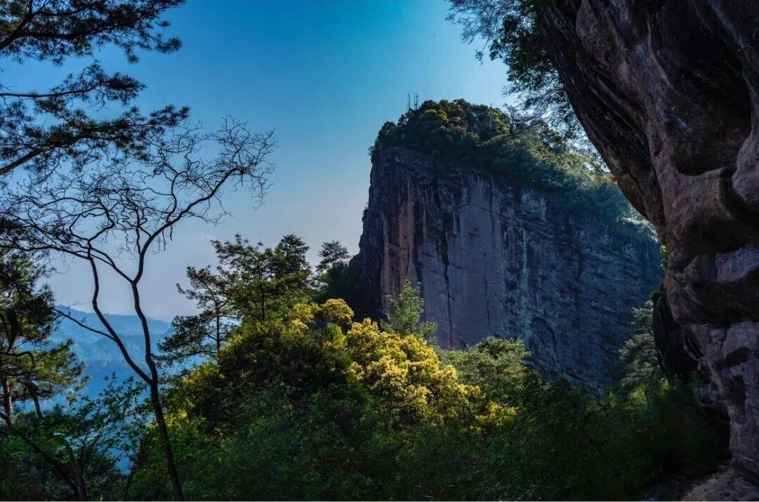 为什么年轻人迷上了爬山? | 秋高气爽,是时候出发了→