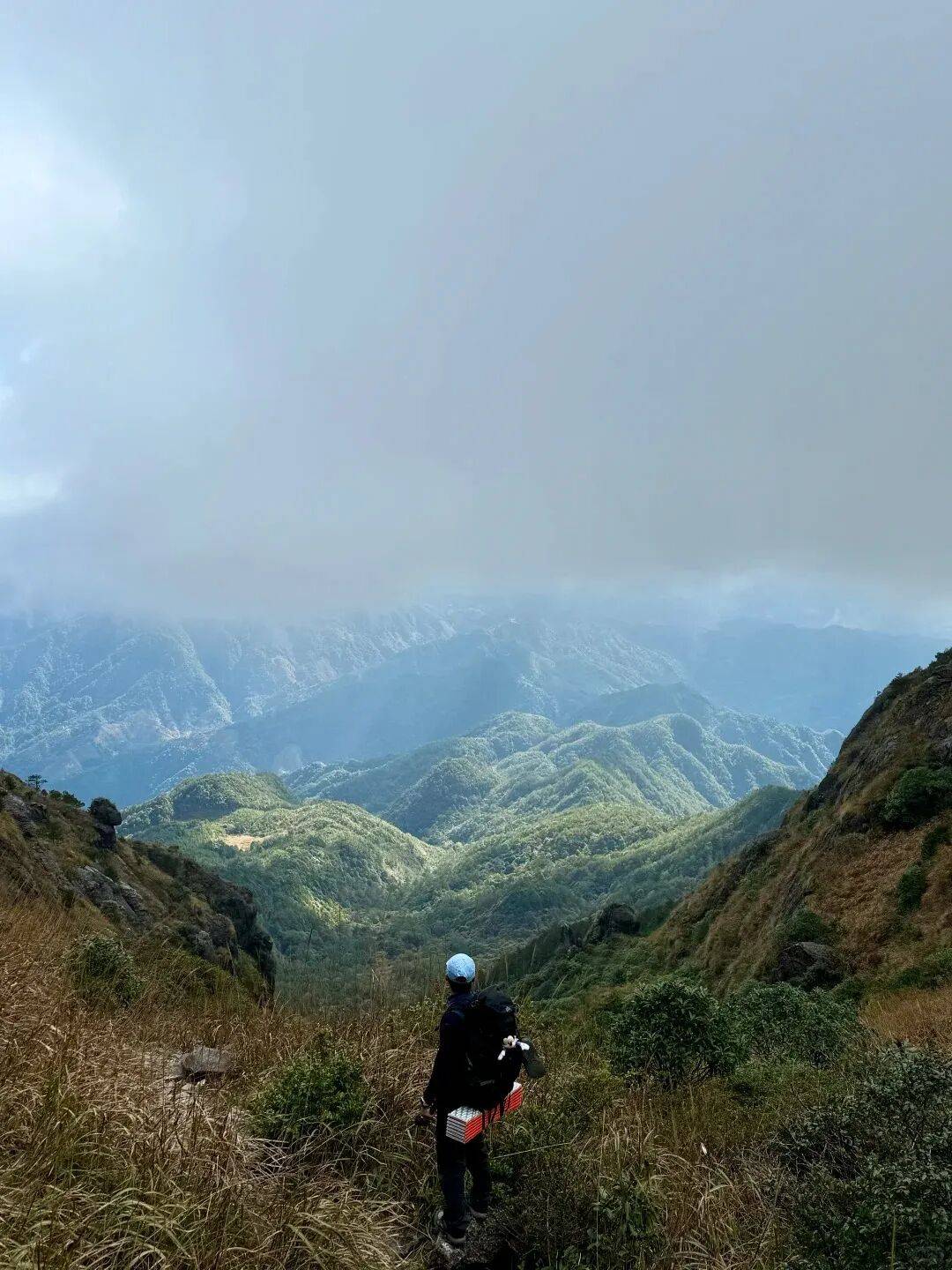 为什么年轻人迷上了爬山? | 秋高气爽,是时候出发了→