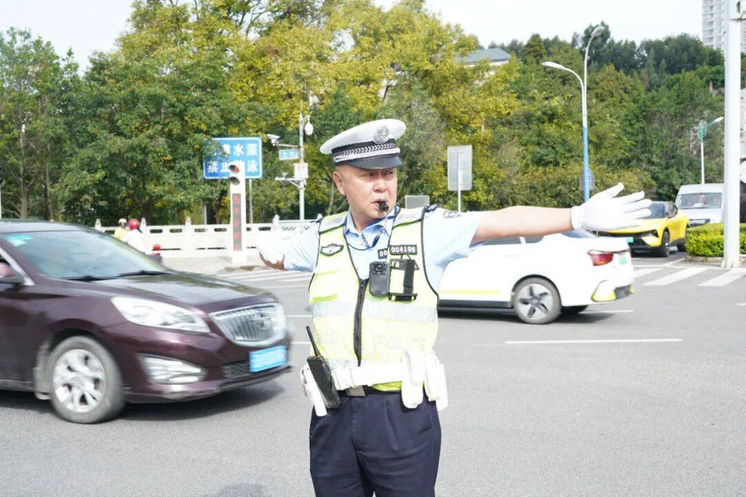警队“老黄牛” | 不停转动的小马达,马哥