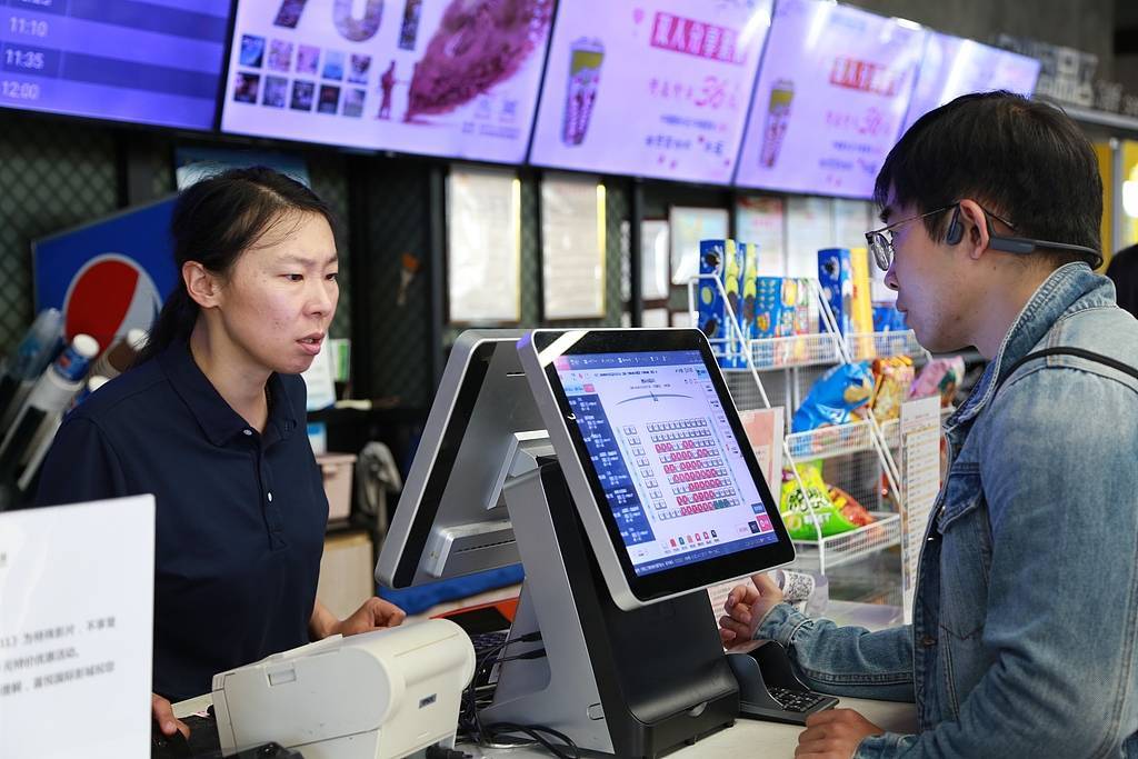 《毕正明的证明》上映18天即转战爱奇艺,影院“猝不及防”直言“不讲武德”