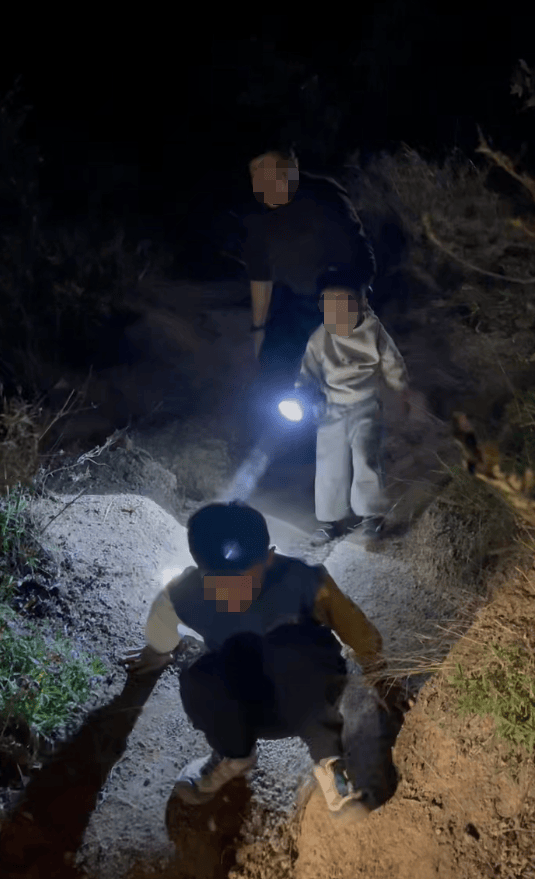 2个大人带3个孩子被困河南深山，男子仅凭山上微光摸黑营救：我对山里环境熟