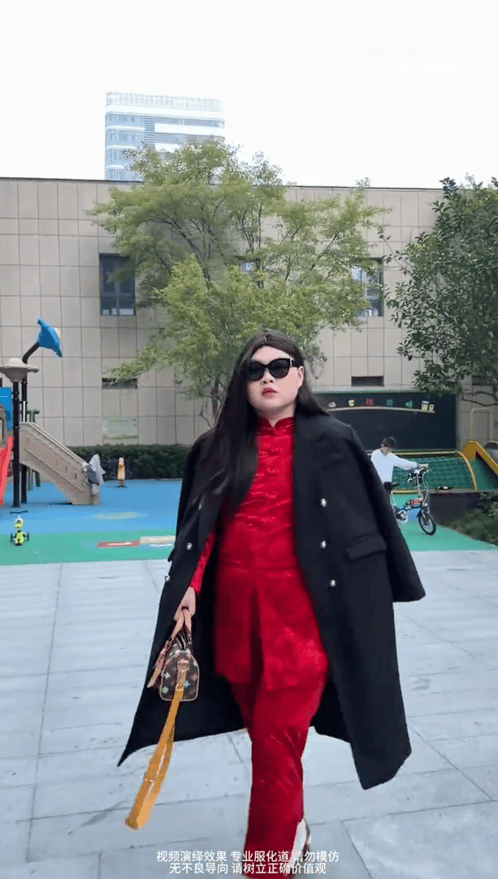 模仿李湘穿搭，网友调侃“开庭带着你这堆聚酯纤维地摊货”，专家：聚酯纤维也有贵的