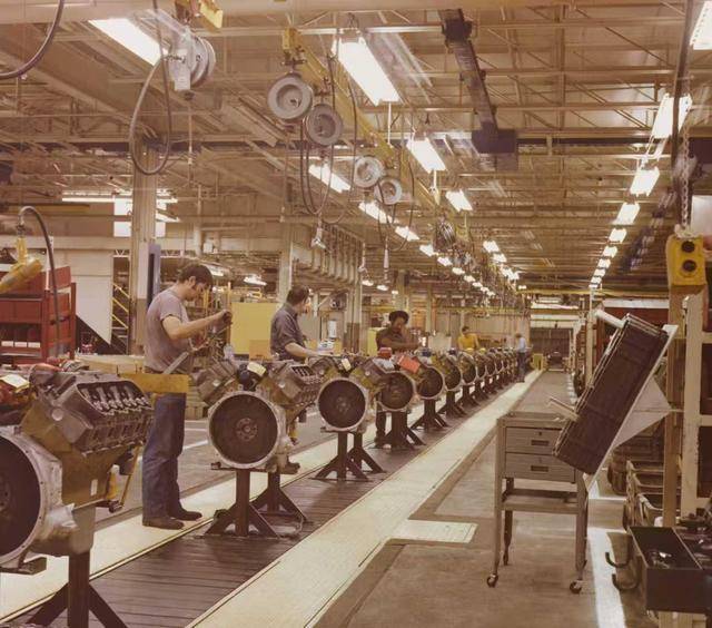 从钢铁履带到数字足迹:解锁卡特彼勒穿越百年的密码