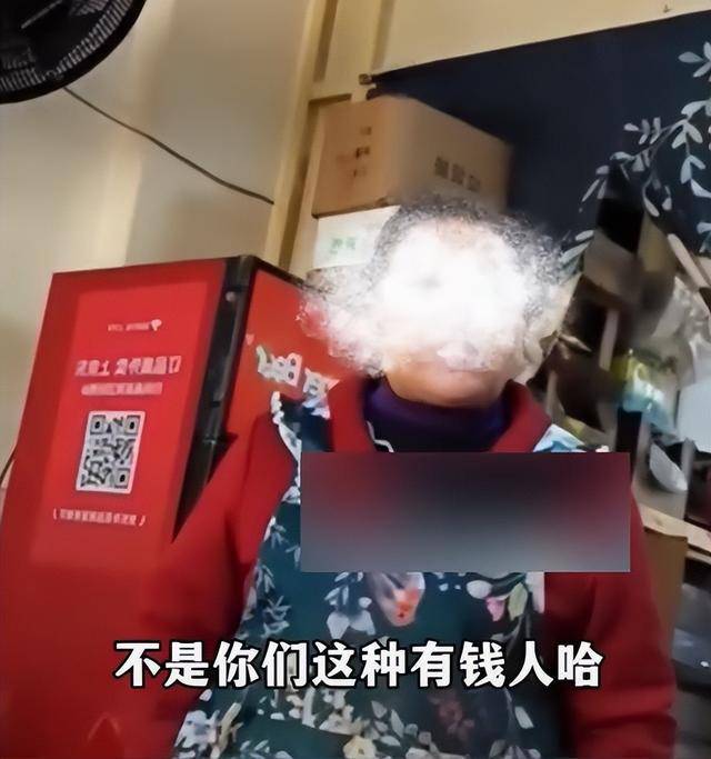 女子从杭州徒步到上海，挑战不花钱生活，想免费吃饭遭餐饮老板娘拒绝