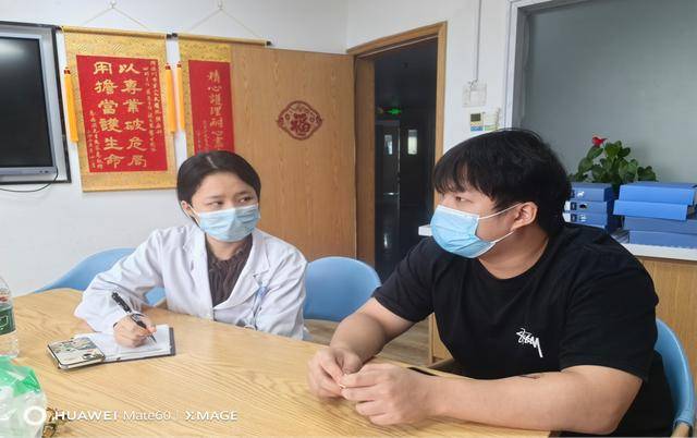 “工作可以再找，妈妈只有一个”，深圳大学毕业生为照顾患癌母亲，甘当“全职儿子”