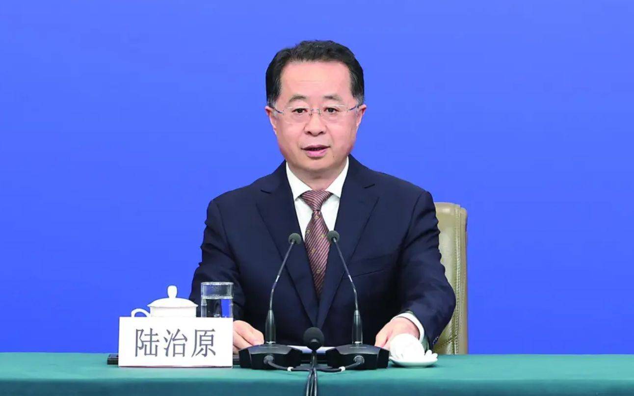 中共中央决定，陆治原任中华全国总工会党组书记