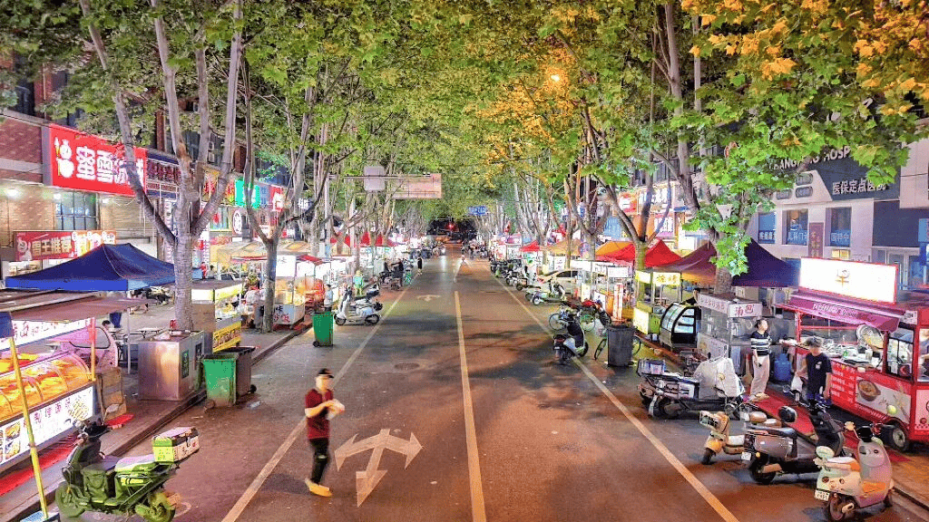 武汉最大规模“夜市群”的治理密码 硚口长丰城管全力护航夜经济