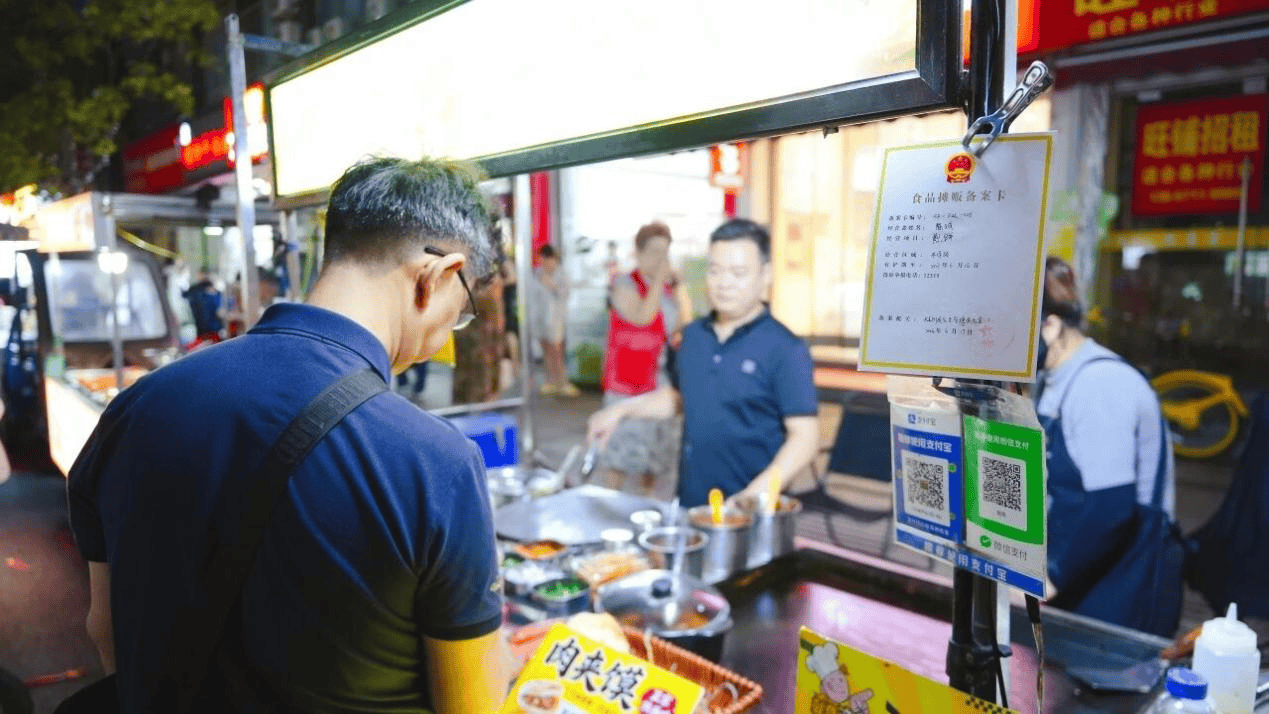 武汉最大规模“夜市群”的治理密码 硚口长丰城管全力护航夜经济