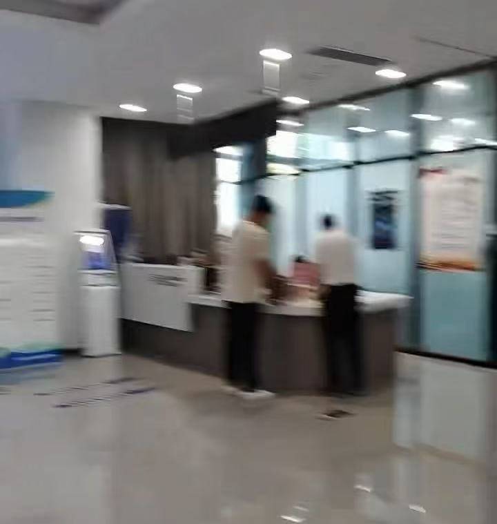 9点了办事窗口咋没人?网友质疑江苏灌云政府部门没人在岗,当地回应